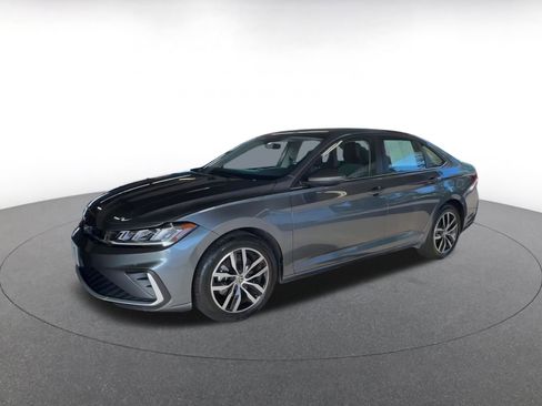 Used 2025 Volkswagen Jetta SE image 4