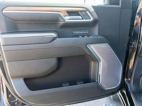 Used 2022 Chevrolet Silverado 1500 High Country w/ High Country Premium Package AWD/4WD image 22