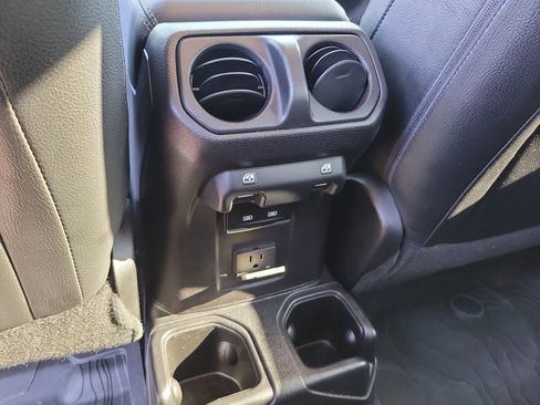 Used 2021 Jeep Gladiator Overland AWD/4WD image 14