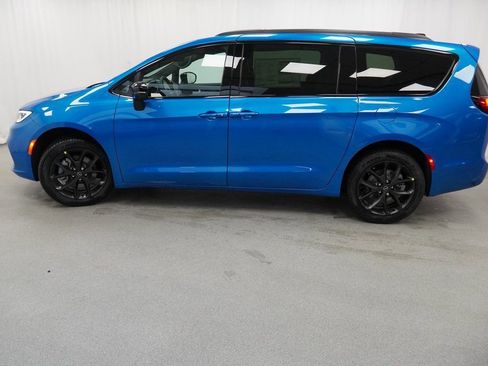 New 2026 Chrysler Pacifica Select image 14