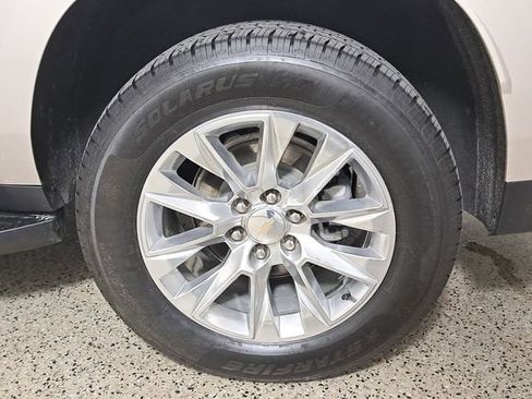 Used 2024 Chevrolet Suburban Premier image 8