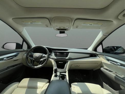 Used 2017 Cadillac XT5 Luxury w/ Driver Awareness Package FWD image 18