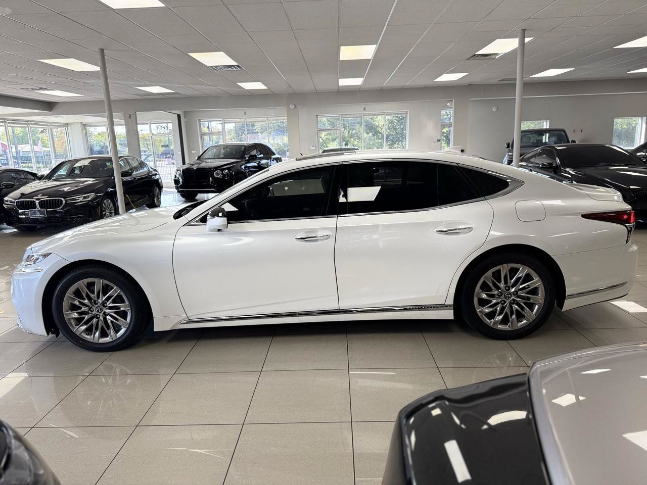 Used 2018 Lexus LS 500 w/ Accessory Package (Z2) RWD image 7