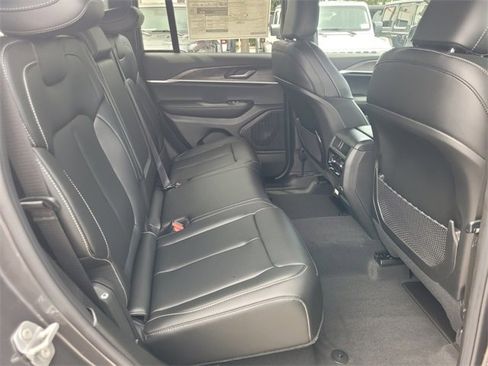 New 2025 Jeep Grand Cherokee Limited image 14