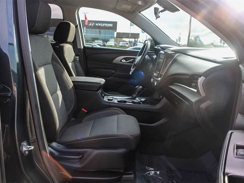 Used 2018 Chevrolet Traverse LT image 16