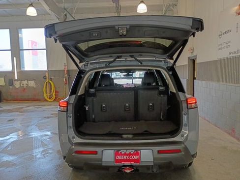 New 2026 Nissan Pathfinder Platinum image 9