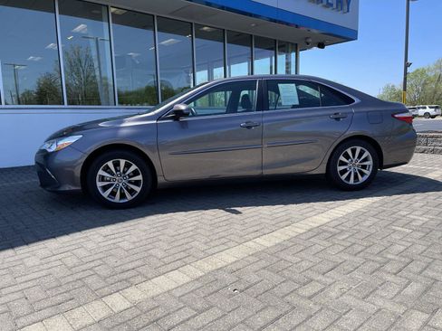 Used 2015 Toyota Camry XLE FWD image 2