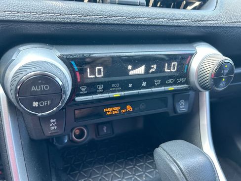 Used 2020 Toyota RAV4 XLE FWD image 24