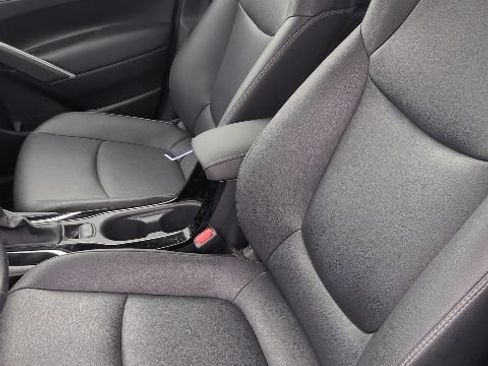 Used 2022 Toyota Corolla Cross XLE w/ Convenience Package FWD image 11