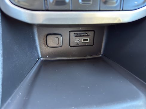 Used 2023 GMC Acadia SLT w/ Elevation Edition image 21