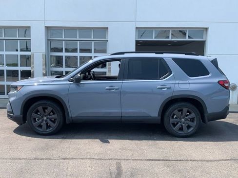 Used 2025 Honda Pilot Sport image 3