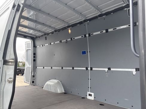 Used 2024 Mercedes-Benz Sprinter 2500 image 15