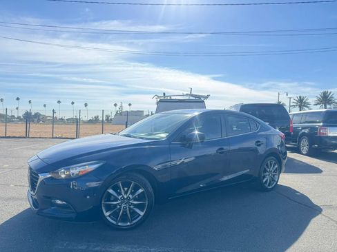 Used 2018 MAZDA MAZDA3 Touring FWD image 2