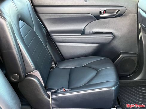 Used 2022 Toyota Highlander XLE FWD image 14