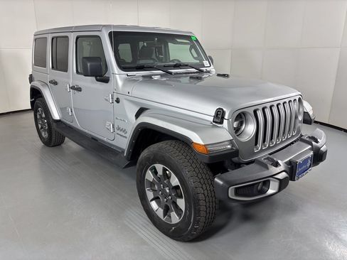 Used 2022 Jeep Wrangler Unlimited Sahara AWD/4WD image 2