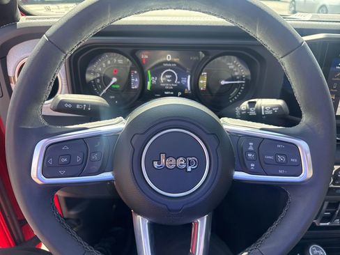 Certified 2025 Jeep Wrangler Unlimited Sahara w/ Safety Group AWD/4WD image 20