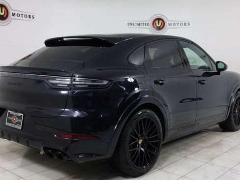 Used 2022 Porsche Cayenne GTS w/ Premium Package Plus AWD/4WD image 3