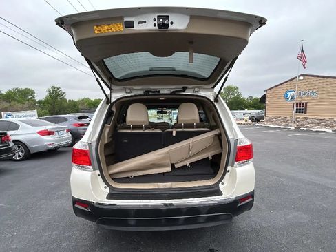 Used 2013 Toyota Highlander SE FWD image 38