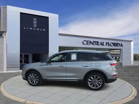 Used 2022 Lincoln Corsair FWD w/ Premium Package image 10