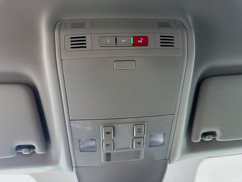 Used 2025 Volkswagen Taos SE FWD image 29