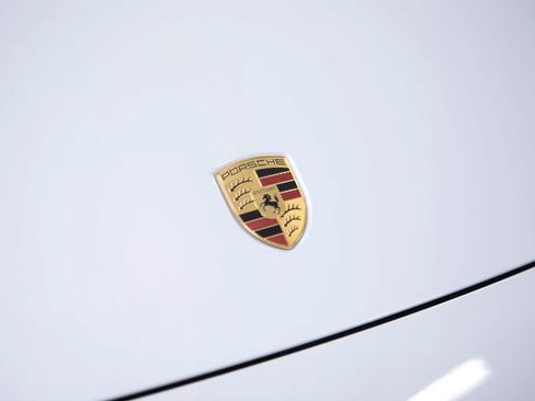 Certified 2026 Porsche Macan Electric RWD image 17