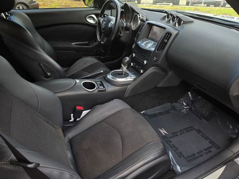 Used 2020 Nissan 370Z Touring Sport image 19