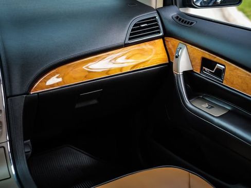 Used 2013 Lincoln MKX AWD image 23