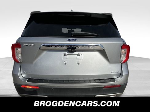 Used 2023 Ford Explorer XLT w/ Equipment Group 202A image 7