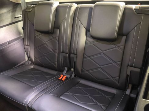 Used 2025 Volkswagen Atlas SE w/ Black Wheel Package image 36