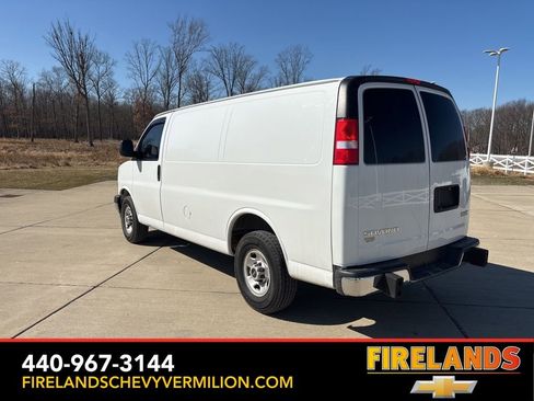 Used 2018 GMC Savana 2500 w/ Driver Convenience Package image 4
