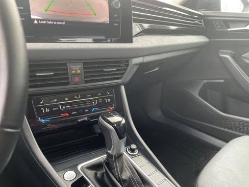 Used 2025 Volkswagen Jetta SE image 36