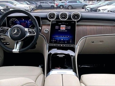 Used 2025 Mercedes-Benz GLC 300 4MATIC image 12