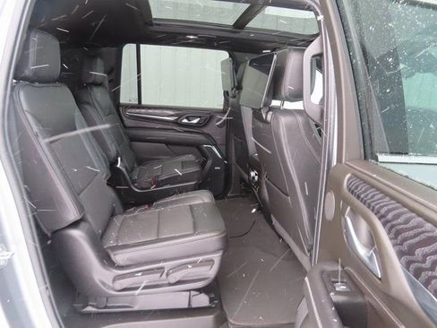 Used 2024 GMC Yukon XL Denali w/ Advanced Technology Package AWD/4WD image 30