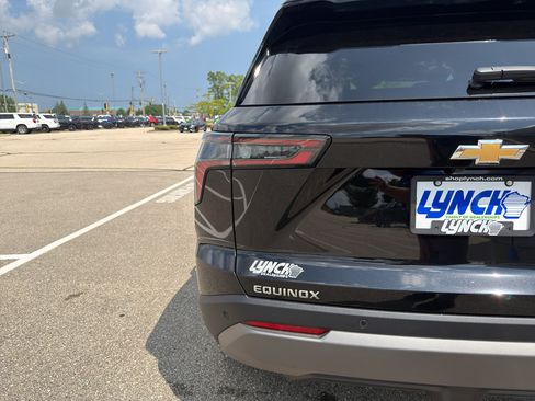 New 2027 Chevrolet Equinox LT FWD image 10