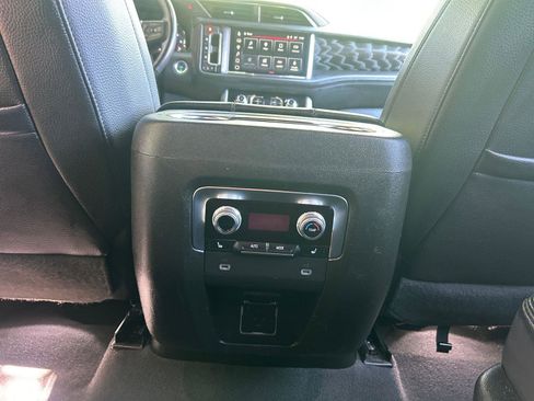 Used 2023 GMC Yukon Denali AWD/4WD image 17