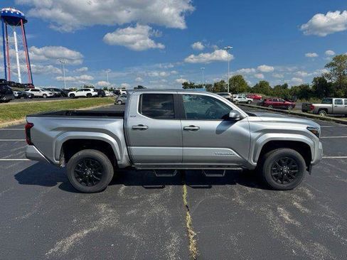 Certified 2025 Toyota Tacoma SR5 AWD/4WD image 2