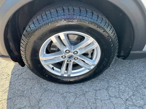 Used 2020 Ford Explorer XLT w/ Equipment Group 202A AWD/4WD image 8