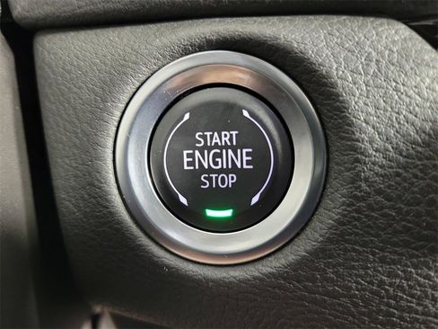 Certified 2025 Cadillac XT4 Premium Luxury image 29