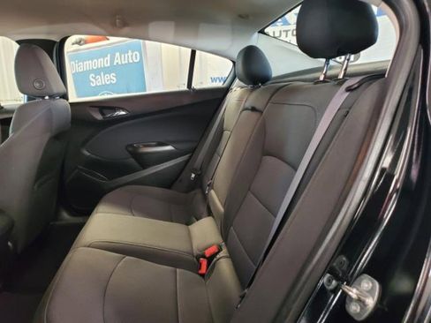 Used 2017 Chevrolet Cruze LT FWD image 8