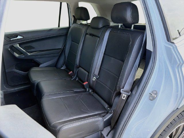 Used 2018 Volkswagen Tiguan SEL AWD/4WD image 14