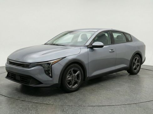 Used 2025 Kia K4 FWD image 3