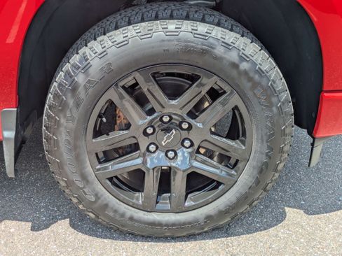 Used 2025 Chevrolet Silverado 1500 Custom w/ Turbomax Blackout Package RWD image 10