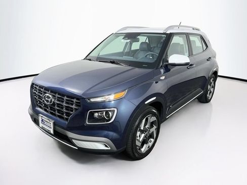 Certified 2025 Hyundai Venue Limited FWD image 3