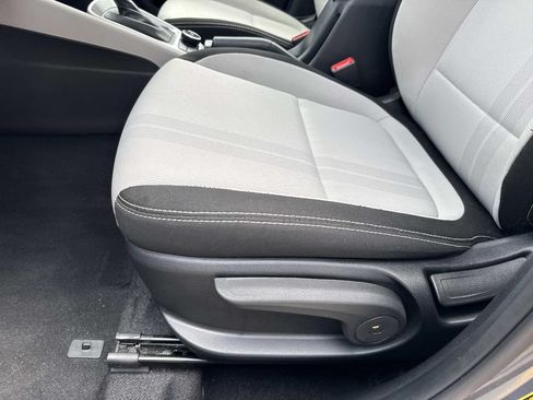 Used 2025 Hyundai Venue SEL FWD image 18