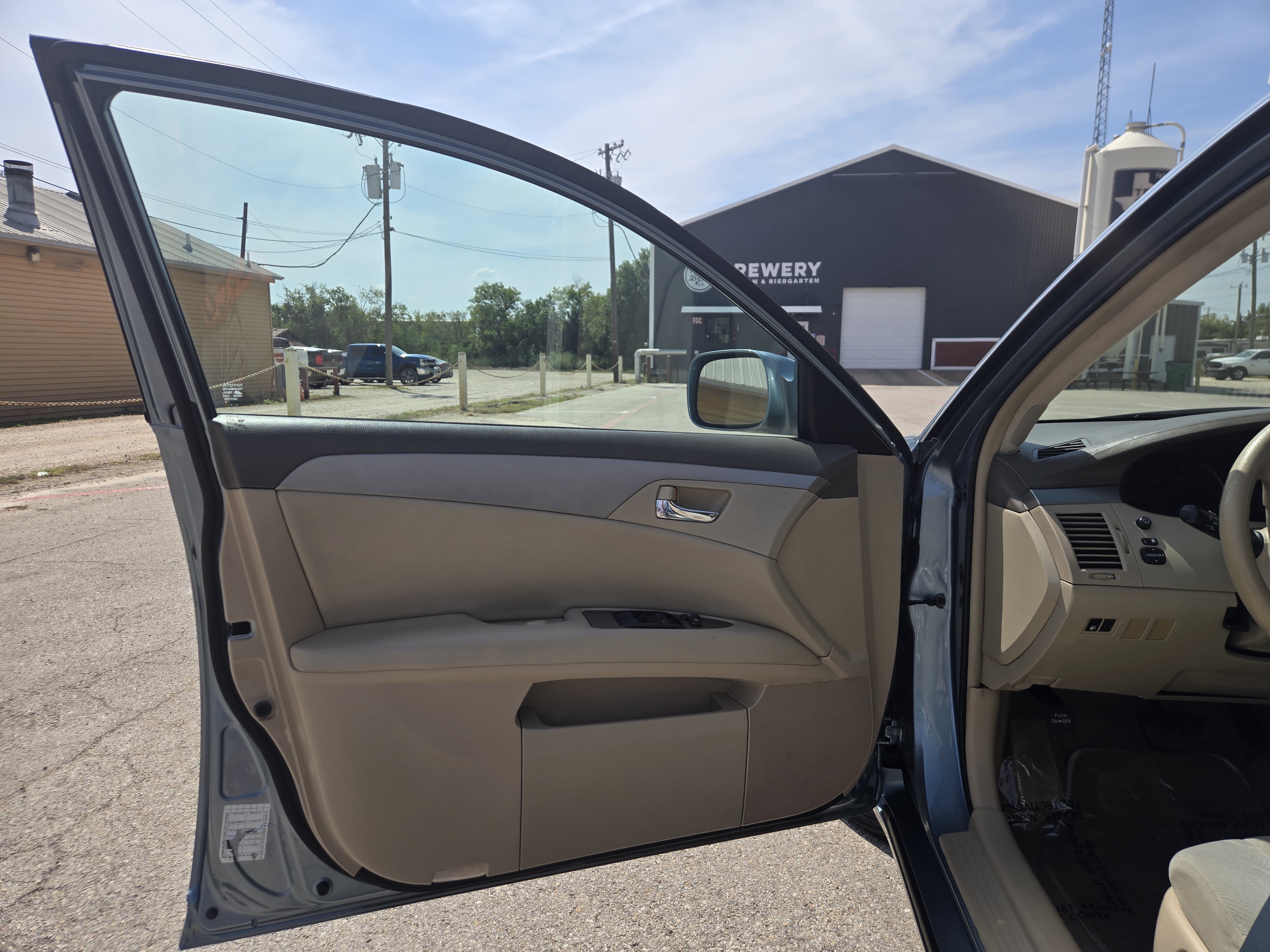 Used 2009 Toyota Avalon XL FWD image 4