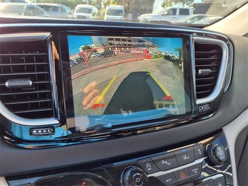Used 2024 Chrysler Pacifica Touring-L image 17
