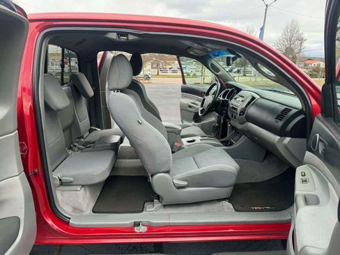 Used 2010 Toyota Tacoma V6 TRD SPORT 4X4 image 11