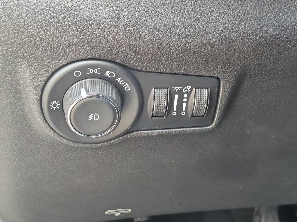 Used 2025 Jeep Compass Limited AWD/4WD image 21