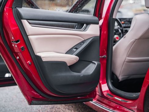 Used 2018 Honda Accord Touring image 36