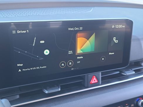 Used 2025 Kia Carnival EX image 18